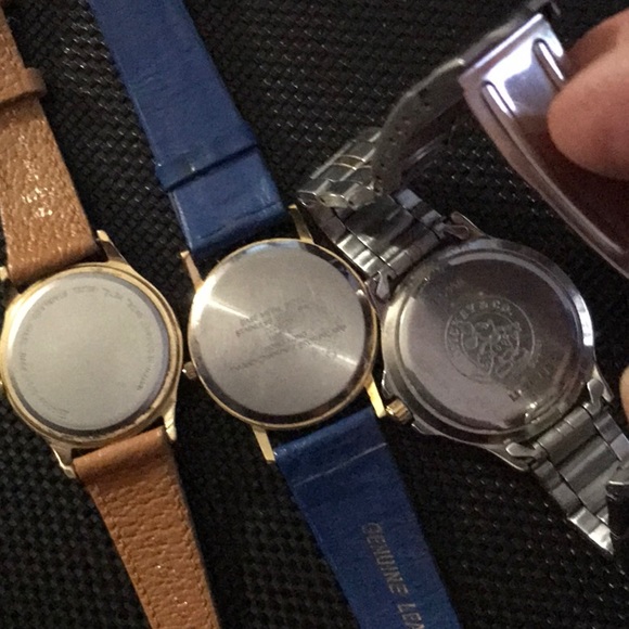 Vintage 2 Mickey Mouse plus 1 BUGS BUNNY watch, all 3. - Picture 3 of 6